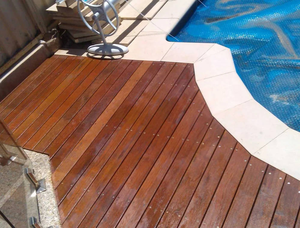 Curved timber pool deck, a Seaforth Builders project on the Gold Coast